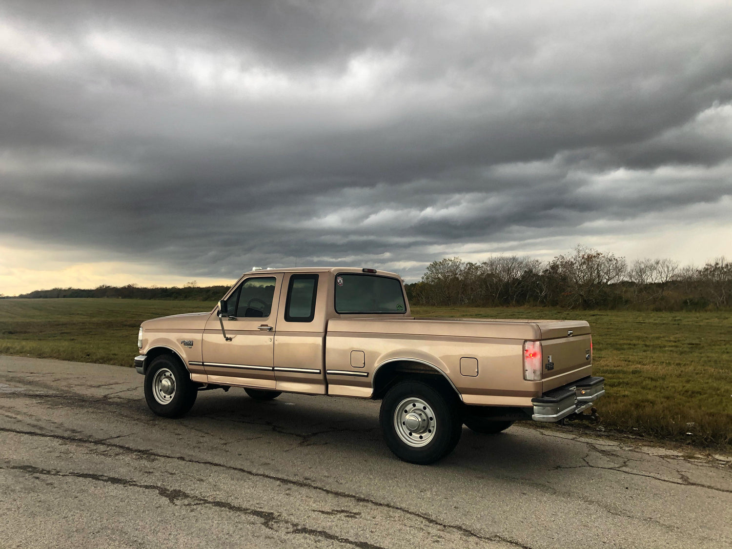 Champagnetrain (Colt Hadley) Ford F250