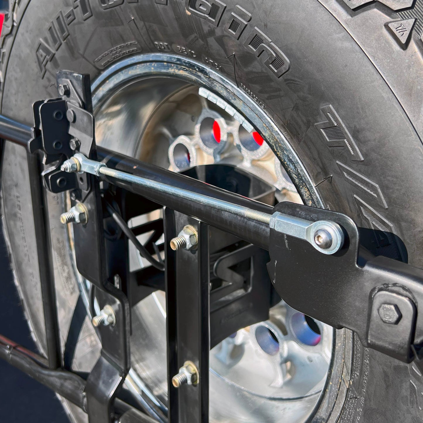 Heavy-Duty Spare Tire Swingout Linkage, 1980-1996 Ford Bronco